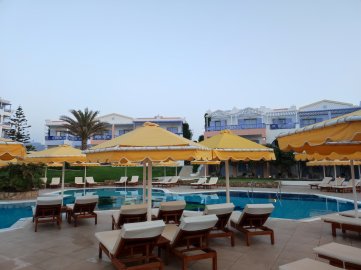 Serita Beach Hotel